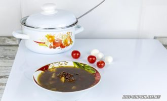 Суп с говядиной и красной фасолью